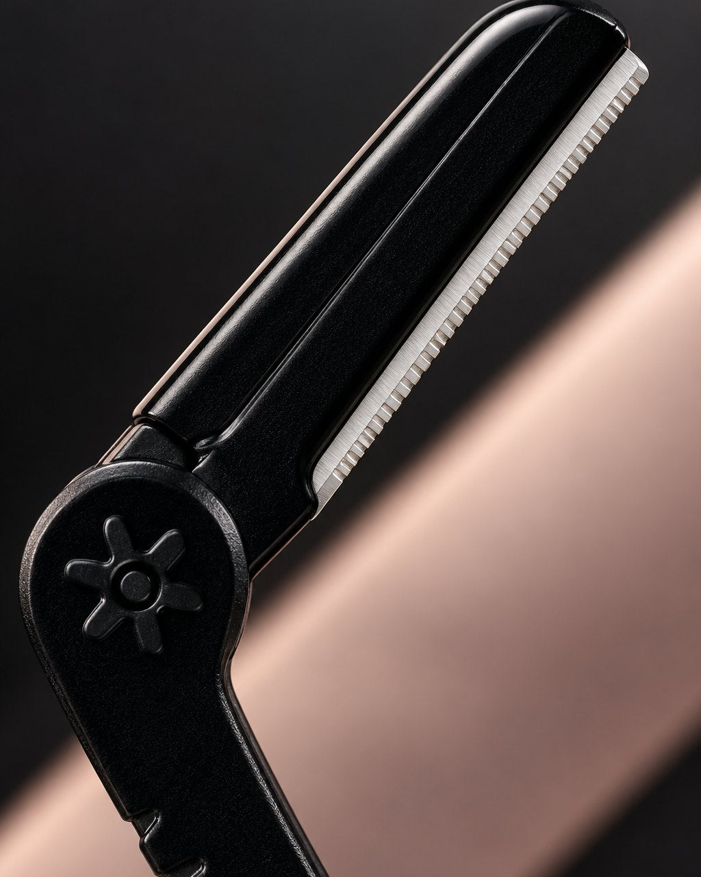 Close-up of the guarded blade edge on the black razor